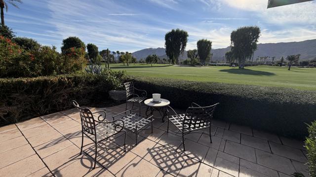 13 Duke Drive, Rancho Mirage CA: https://media.crmls.org/mediaz/7b0c7516-d38f-43ce-8dba-ee24f841f68b.jpg