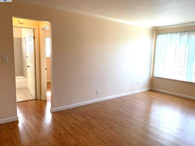 20240 Wisteria St, Castro Valley CA: https://media.crmls.org/mediaz/7b0cba1d-0276-45ef-9732-09f61f624759.jpg