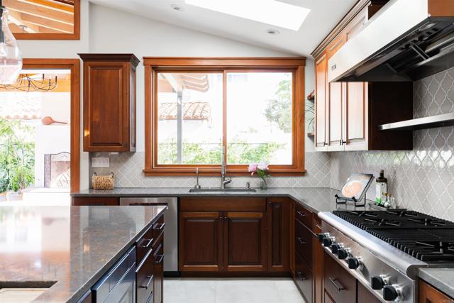 2675 Clove Street, San Diego CA: https://media.crmls.org/mediaz/7b0d3c23-61bb-4e95-9535-3791eccfb583.jpg