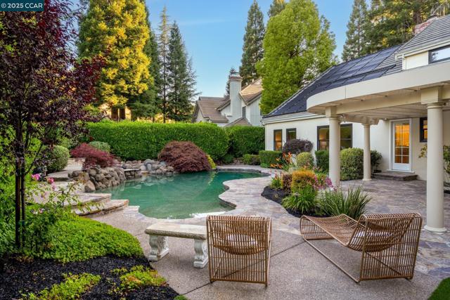 3284 Blackhawk Meadow Dr, Danville CA: https://media.crmls.org/mediaz/7b0d6b7e-cf7c-4a6b-b240-32765ad5fd43.jpg