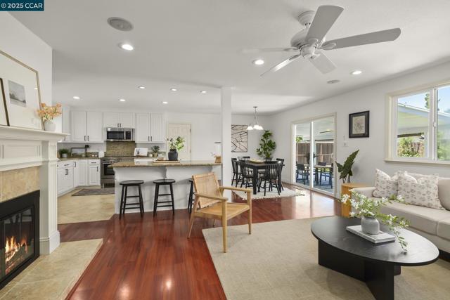 3937 Majestic Dr, Concord CA: https://media.crmls.org/mediaz/7b0d93ff-8d81-497b-acc3-a3e3e8a65667.jpg