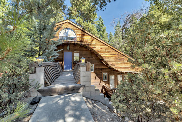 25186 Gail Dr, Idyllwild, CA 92549