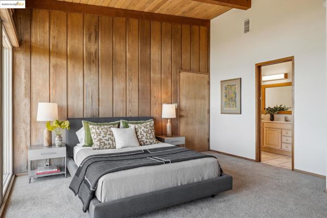 1 Garden Dr, Kensington CA: https://media.crmls.org/mediaz/7b0e183b-87ea-4d8e-8520-3892c0390c91.jpg