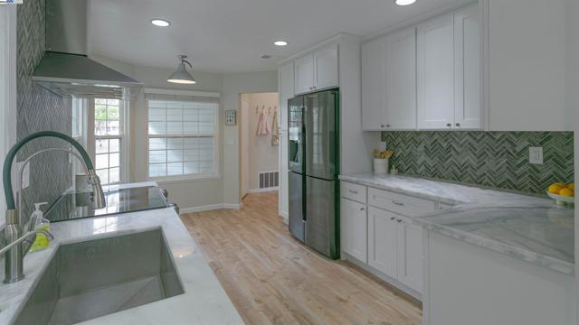 37076 Saint Edwards St, Newark CA: https://media.crmls.org/mediaz/7b0e33a4-2df0-4578-8342-cc3dc175968e.jpg