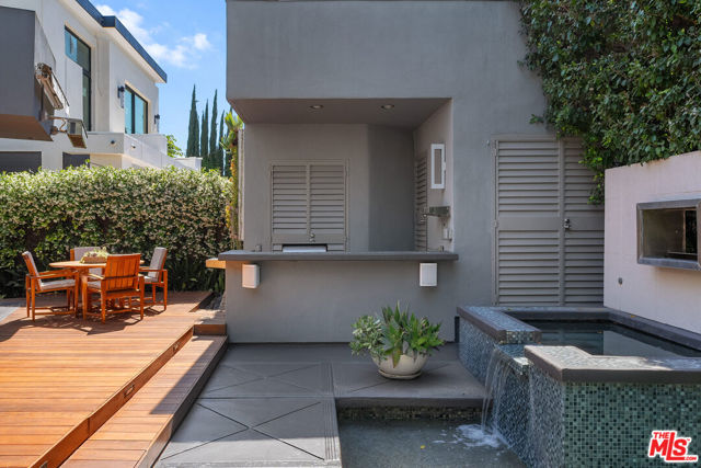 8735 Dorrington Avenue, West Hollywood CA: https://media.crmls.org/mediaz/7b0e5a5c-6bdd-4a2a-97b7-fcd081d97074.jpg