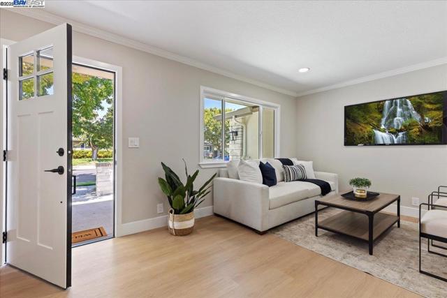 7718 Millbrook Ave, Dublin CA: https://media.crmls.org/mediaz/7b0f06bd-4604-48eb-8323-538481da723b.jpg