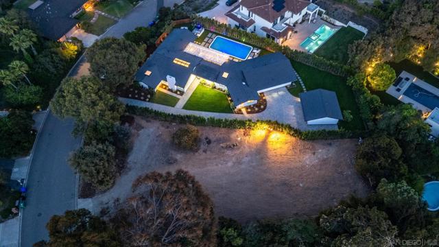 2975 Woodford Drive, La Jolla CA: https://media.crmls.org/mediaz/7b0f24f4-0f48-4f34-a7d3-d17e1c4c8fb4.jpg