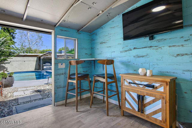 7761 Balcom Avenue, Reseda CA: https://media.crmls.org/mediaz/7b0f4a01-4266-4c49-84e7-23f370ae3480.jpg