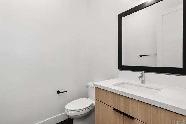 1219 Stonemark place, Vista CA: https://media.crmls.org/mediaz/7b0f5958-73ee-46c2-8b7e-c3210a0ebd69.jpg