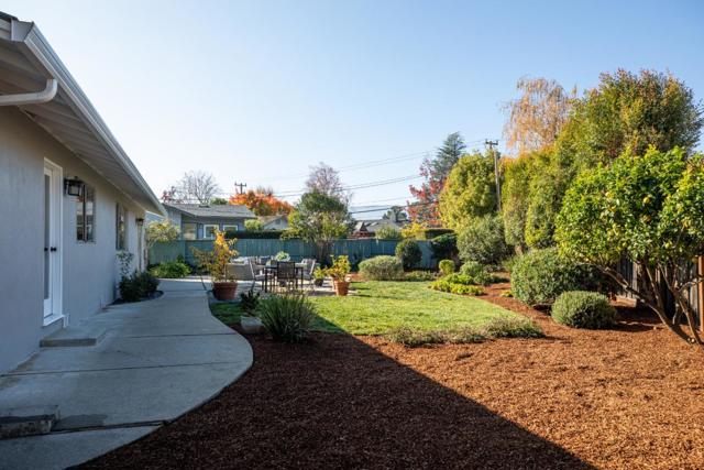1423 Kyle Court, Sunnyvale CA: https://media.crmls.org/mediaz/7b0fcb00-7fcd-4717-8804-edd8ffae446e.jpg