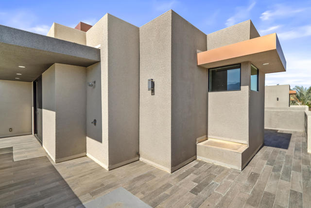 427 N Avenida Caballeros, Palm Springs CA: https://media.crmls.org/mediaz/7b102d65-e4ee-461a-a236-a2acccf71c39.jpg