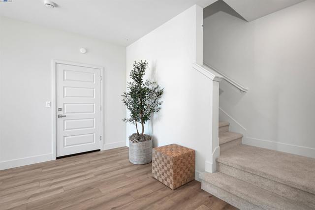 2388 Stanford Street, Alameda CA: https://media.crmls.org/mediaz/7b103d00-9c1e-4ec4-8742-4c3a848deb3c.jpg