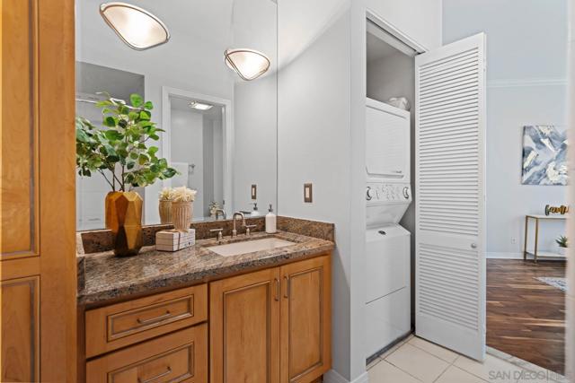 655 India St, San Diego CA: https://media.crmls.org/mediaz/7b1070c1-33bf-4929-87e0-d05161082002.jpg