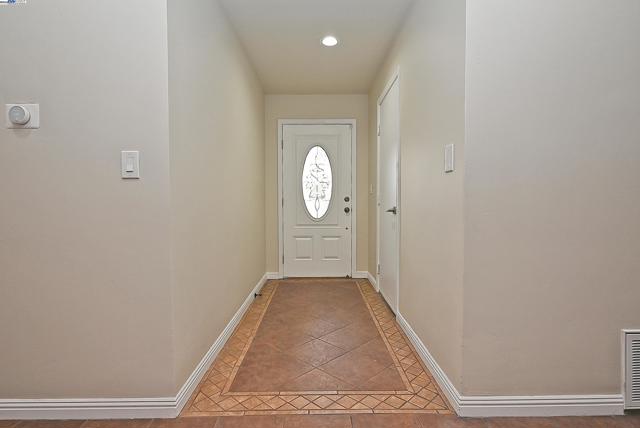 974 Walnut Dr, Oakley CA: https://media.crmls.org/mediaz/7b107282-c070-4832-a966-828e3b6796b9.jpg