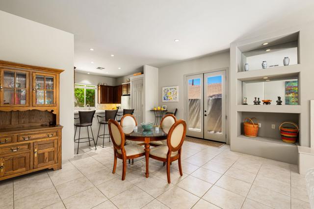 54385 Avenida Madero, La Quinta CA: https://media.crmls.org/mediaz/7b1086db-7788-4b08-808c-cd642f8f0031.jpg