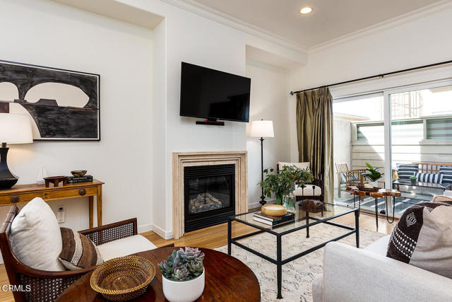 Detail Gallery Image 1 of 1 For 13360 Burbank Bld #22,  Sherman Oaks,  CA 91401 - 2 Beds | 3 Baths