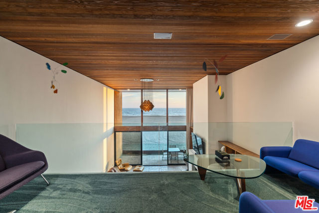 3817 Ocean Front Walk, Marina del Rey CA: https://media.crmls.org/mediaz/7b11842e-f940-4c0b-90a7-5170c811099b.jpg