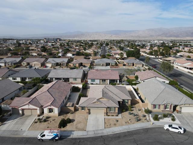 82982 Wheatley Court, Indio CA: https://media.crmls.org/mediaz/7b11c437-f3d0-417b-b66b-9333a5809ea2.jpg