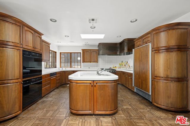 184 S Rockingham Avenue, Los Angeles CA: https://media.crmls.org/mediaz/7b11efa7-8bb3-43b2-9875-5300380caa4b.jpg