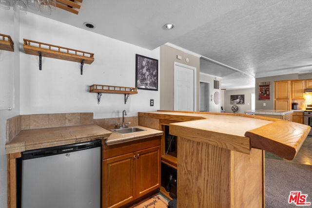 21317 Blue Curl Way, Canyon Country CA: https://media.crmls.org/mediaz/7b124d66-e906-4e13-b4f9-cc42ec0af2aa.jpg