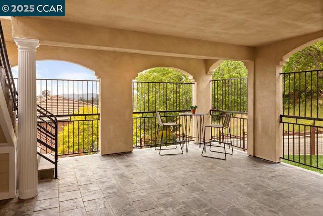 6585 Swainland Rd, Oakland CA: https://media.crmls.org/mediaz/7b125b0e-cbf2-408a-8b29-055c61c8eef0.jpg