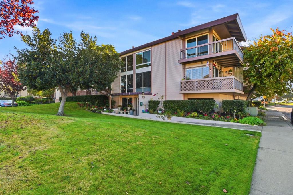 707 Fathom Drive #212