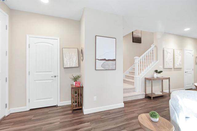 328 C St, Hayward CA: https://media.crmls.org/mediaz/7b12ad86-7036-47f1-ad19-ad67eb57fe50.jpg