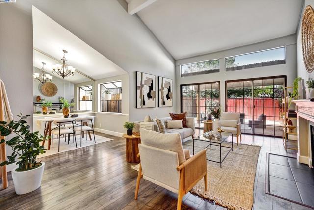 4374 Valley Ave, Pleasanton CA: https://media.crmls.org/mediaz/7b13104f-c1c2-4333-b334-cccb5ea6e654.jpg