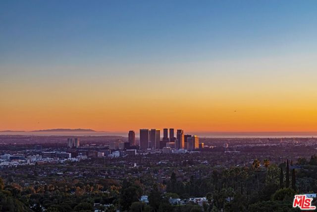 1260 St Ives Place, Los Angeles CA: https://media.crmls.org/mediaz/7b1324ca-5704-402e-af4f-e8b3dc788bb5.jpg