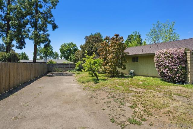 3718 Barbic Ct, Spring Valley CA: https://media.crmls.org/mediaz/7b1339cc-862f-40b2-99b8-18d853fb7f68.jpg