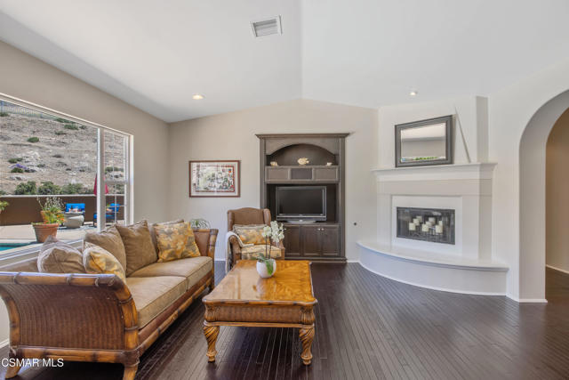 5309 Via Rincon, Newbury Park CA: https://media.crmls.org/mediaz/7b13434c-cbd6-4aac-82c4-50b025d212ef.jpg