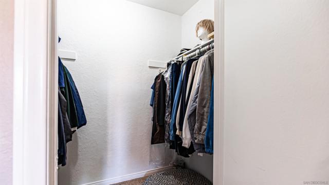 699 Ascot Dr, Vista CA: https://media.crmls.org/mediaz/7b138e43-12ce-43f1-a791-67b654cae0f3.jpg