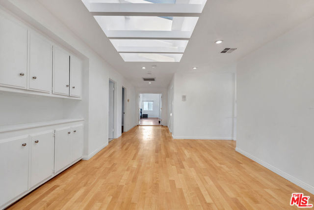 5890 Fairhaven Avenue, Woodland Hills CA: https://media.crmls.org/mediaz/7b142536-c275-4402-be77-80d388aa07f6.jpg