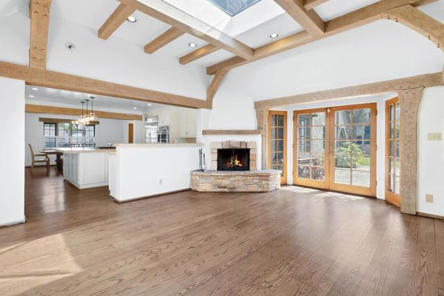 8 Los Laureles Avenue, Salinas CA: https://media.crmls.org/mediaz/7b14356c-b1a8-454f-ac0e-180fa6253c9f.jpg