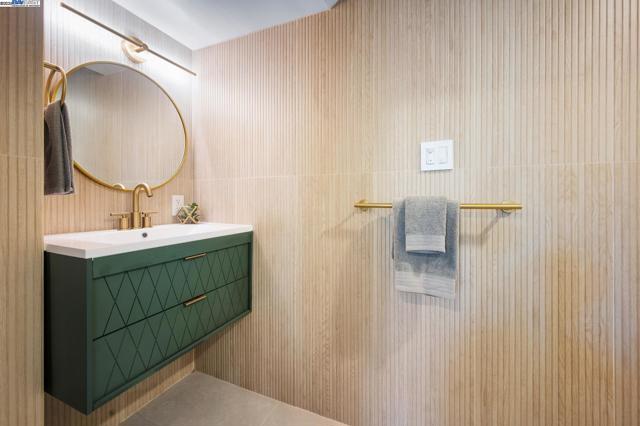 282 Bright St, San Francisco CA: https://media.crmls.org/mediaz/7b144b09-f6eb-4bb8-a78f-af5953f5553b.jpg