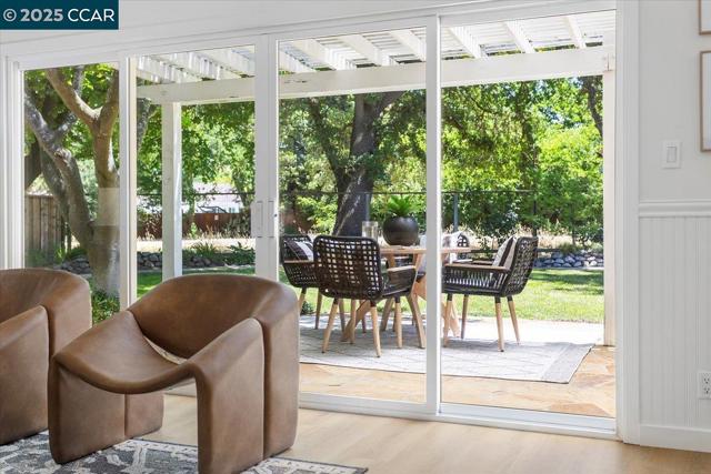 115 Saint Jean Ct, Danville CA: https://media.crmls.org/mediaz/7b144bab-dead-4075-9712-5239b83d2bd4.jpg