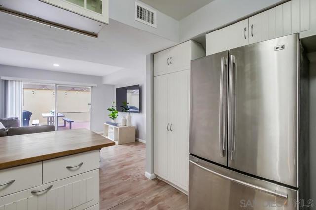 10565 Caminito Basswood, San Diego CA: https://media.crmls.org/mediaz/7b147238-1501-4763-9019-b75778c56270.jpg