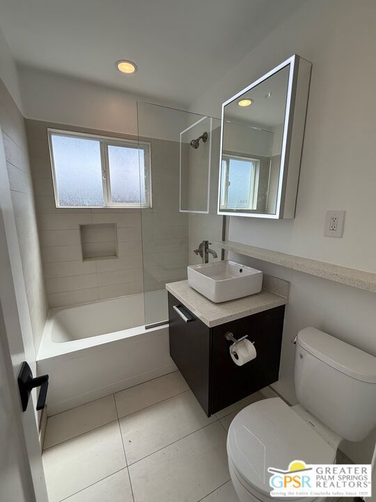 2030 Ocean Park Boulevard, Santa Monica CA: https://media.crmls.org/mediaz/7b14d045-da9d-46a8-9ea2-9b0a625ad802.jpg