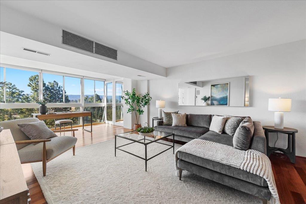 101 Alma Street #908