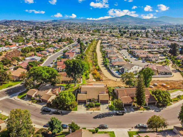 2092 Golden Circle Dr, Escondido CA: https://media.crmls.org/mediaz/7b15bd09-fe59-4458-bf47-9d5b928b6c7c.jpg