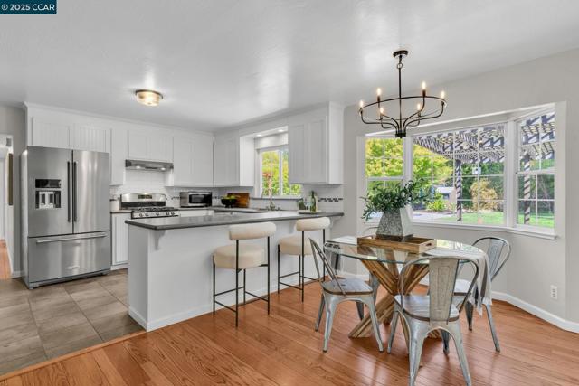240 CASTLE GLEN ROAD, Walnut Creek CA: https://media.crmls.org/mediaz/7b15c782-d1ef-4816-8506-c49d34fe144a.jpg