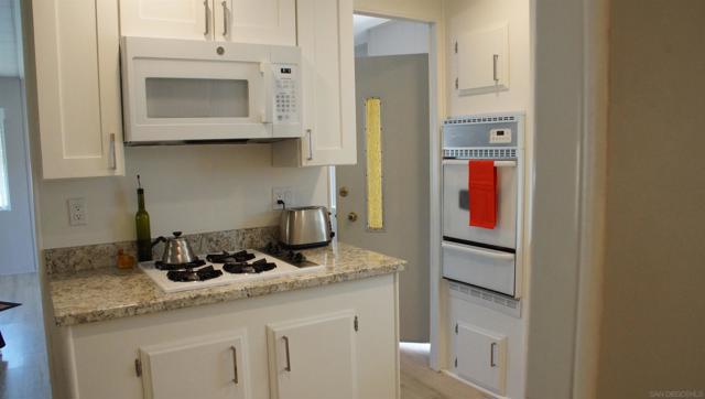 955 Howard Ave, Escondido CA: https://media.crmls.org/mediaz/7b15d61e-8eb0-4a0c-877b-c8ac7868e336.jpg