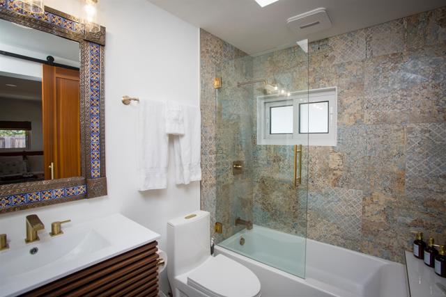 1047 Highland Dr, Del Mar CA: https://media.crmls.org/mediaz/7b15d7e5-e803-4c9f-b41e-31bf747feb6a.jpg