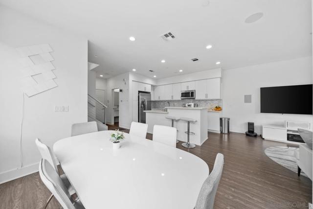 2335 Aperture Circle, San Diego CA: https://media.crmls.org/mediaz/7b15f546-ebb5-472a-ba2d-3aa4d2abe8ff.jpg