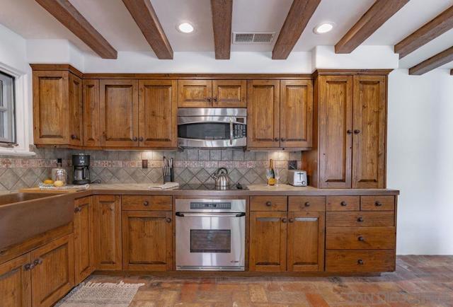 17116 Paseo Hermosa, Rancho Santa Fe CA: https://media.crmls.org/mediaz/7b163772-f489-474a-8ec3-3067455bb71a.jpg