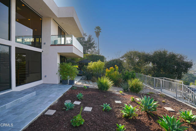 1325 Linda Rosa Avenue, Los Angeles CA: https://media.crmls.org/mediaz/7b164f25-bd3d-45cc-b730-4d11842900e6.jpg