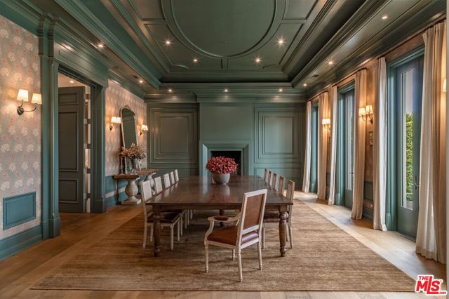 2571 Wallingford Drive, Beverly Hills CA: https://media.crmls.org/mediaz/7b16ea0c-5577-434b-872a-882fed3403b6.jpg