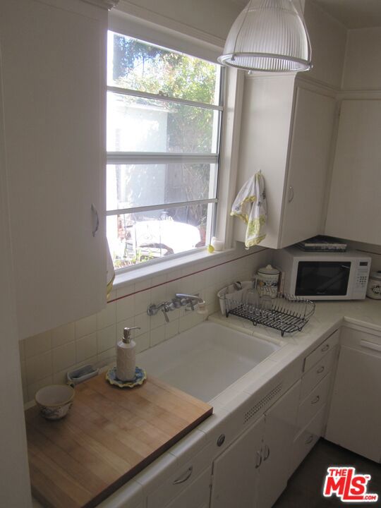1301 Stanford St, Santa Monica CA: https://media.crmls.org/mediaz/7b17a52f-1430-4cfc-bf62-5bb465d3c4ce.jpg