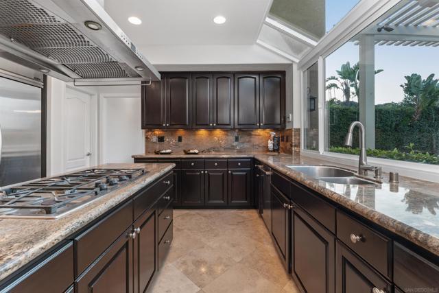 4716 Thurston Place, San Diego CA: https://media.crmls.org/mediaz/7b17c9da-ed04-4ef7-a7f8-d15d8b8505c8.jpg