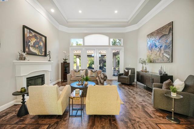 964 Piemonte Dr, Pleasanton CA: https://media.crmls.org/mediaz/7b1873f1-004a-4794-965c-13dc8acd3388.jpg